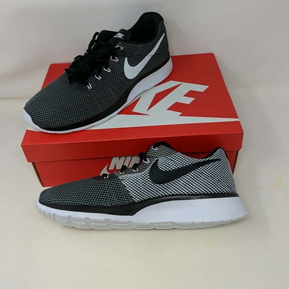 nike tanjun racer black